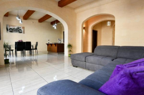 Tal-bengi Luxury Villa Indoor/Outdoor Pool